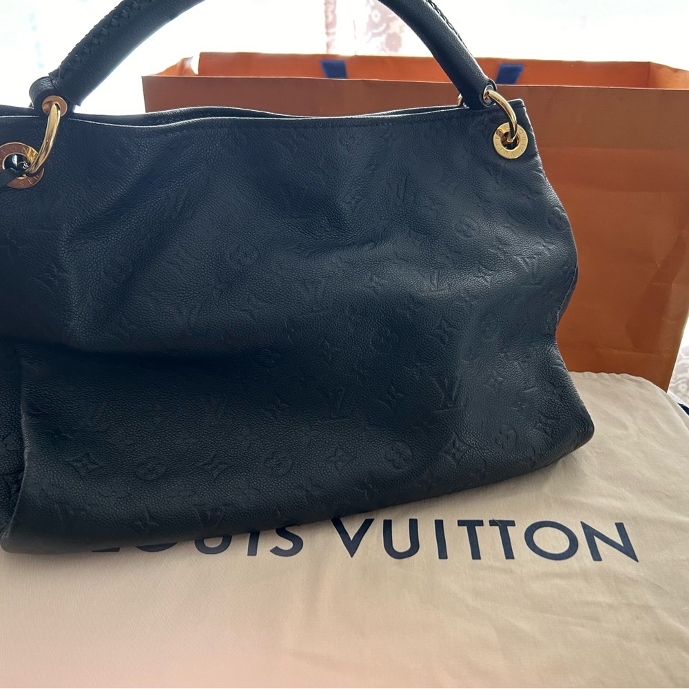 Authentic Louis Vuitton Artsy MM Noir/Black Empreinte Bag With Box & Dust Bag